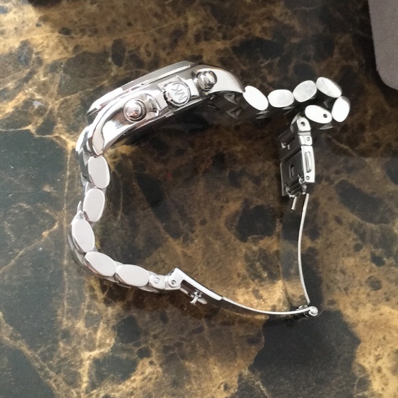 Gorgeous Silver Michael Kors MK 6174 Watch - Picture 5 of 7